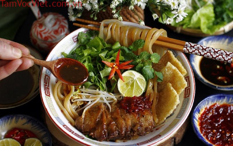 Cao lầu là gì? Tìm hiểu món đặc sản phố Hội đậm đà đến lạ