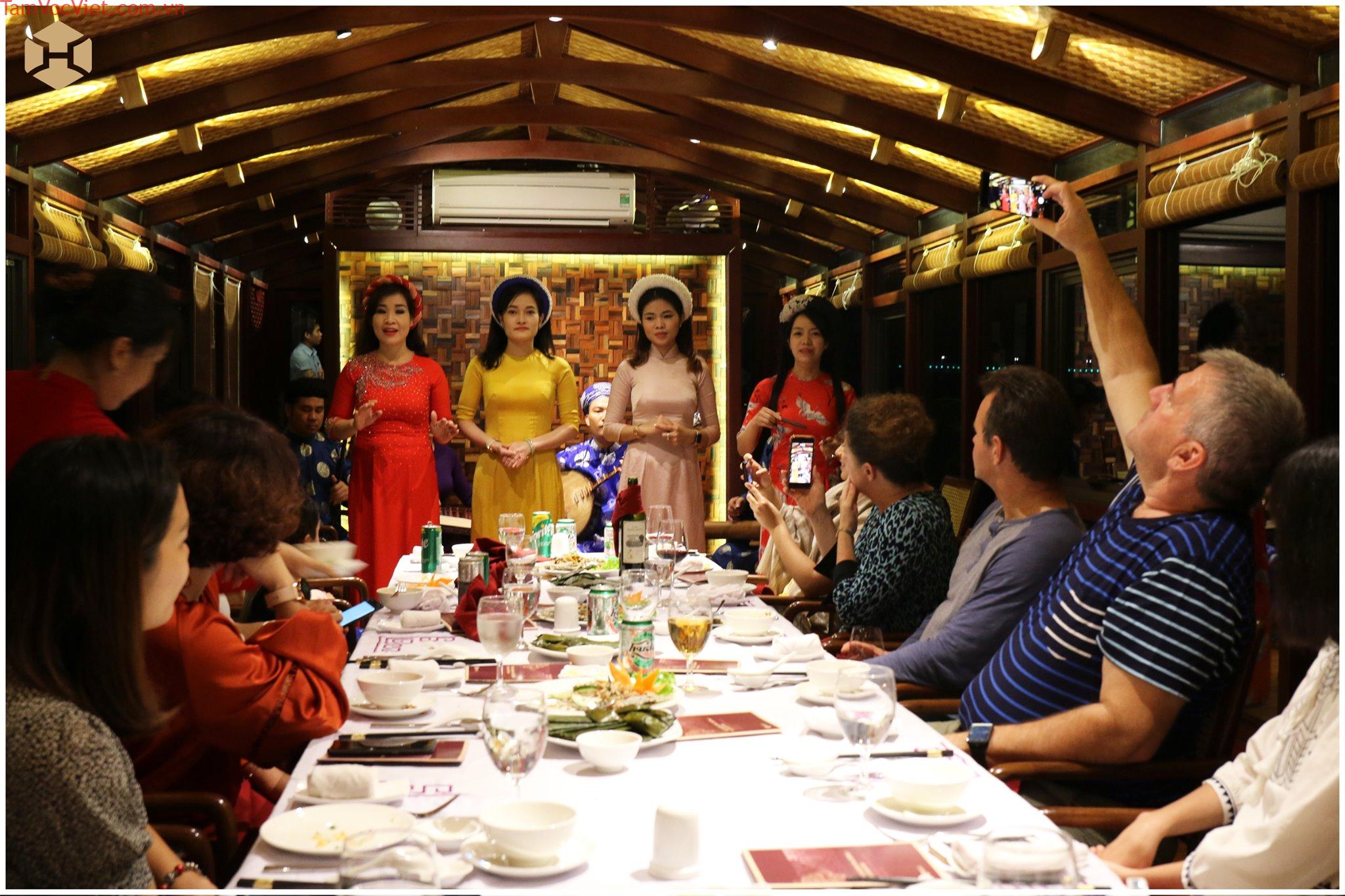 Dat-ve-nghe-ca-Hue-tren-song-Huong-3