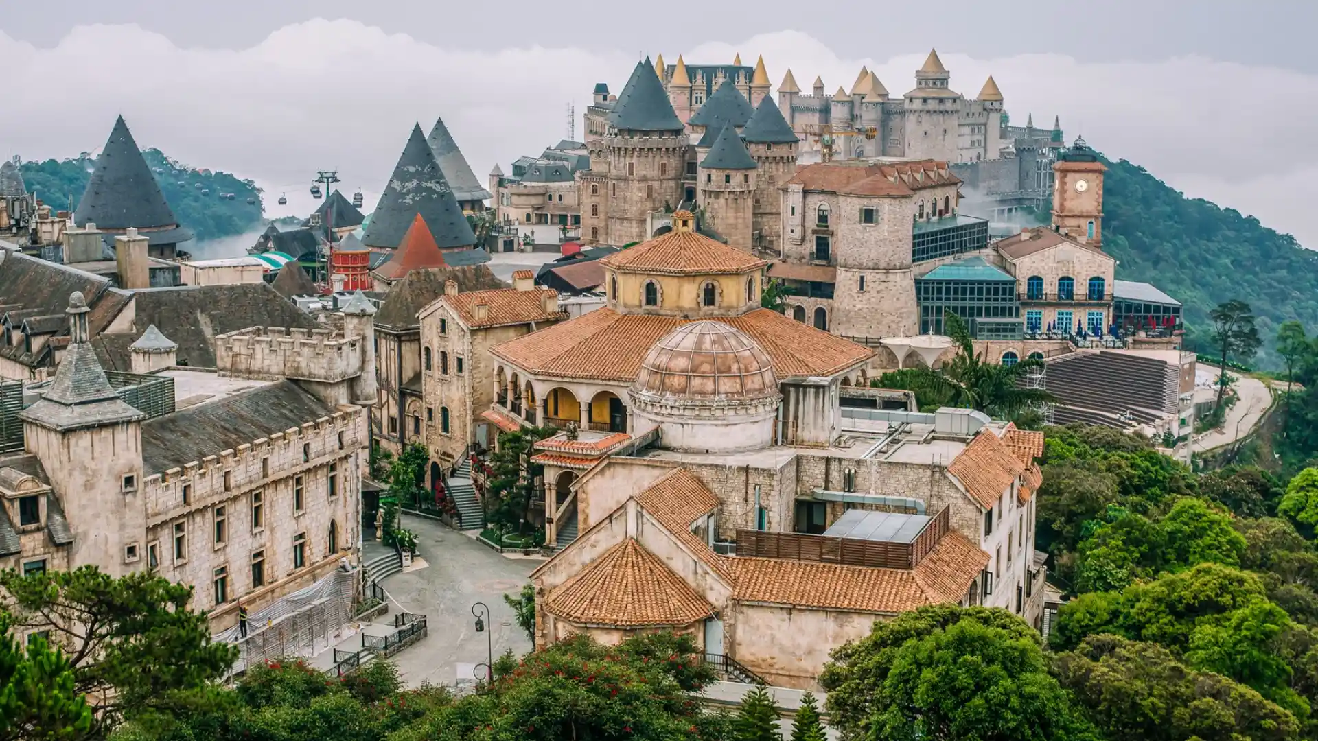 Làng Pháp Bà Nà Hills: Châu Âu mộng mơ giữa trời Đà Nẵng