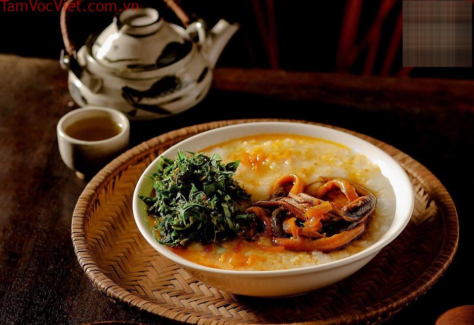 Du lịch Nghệ An: Đừng quên thử các quán cháo lươn “bà” này!