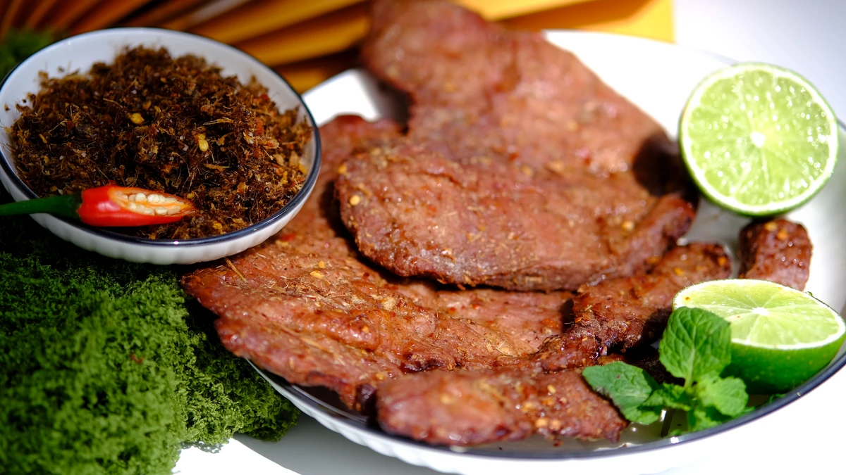 Bò một nắng muối kiến vàng, hương vị độc đáo của núi rừng Gia Lai