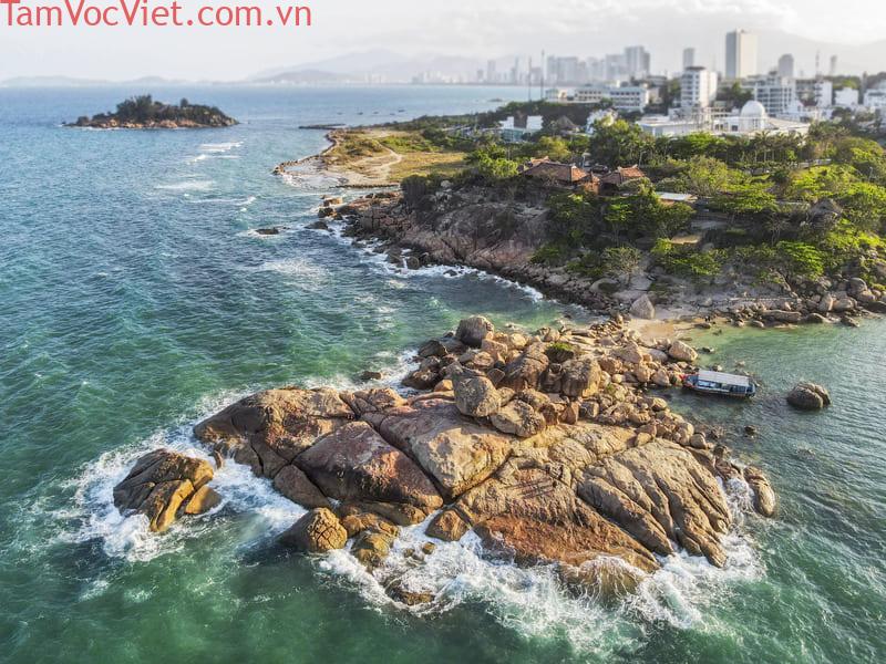 Khám phá Hòn Chồng Nha Trang: Thắng cảnh nổi tiếng bên vịnh