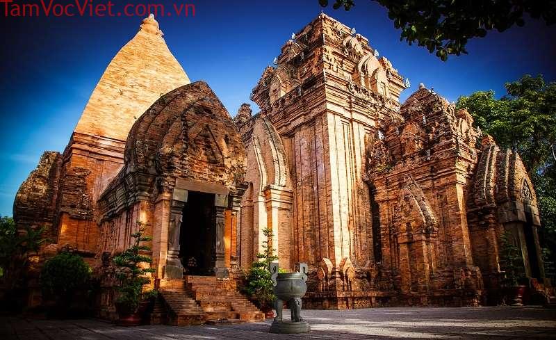 Tháp Bà Ponagar Nha Trang: Kinh nghiệm tham quan từ A-Z