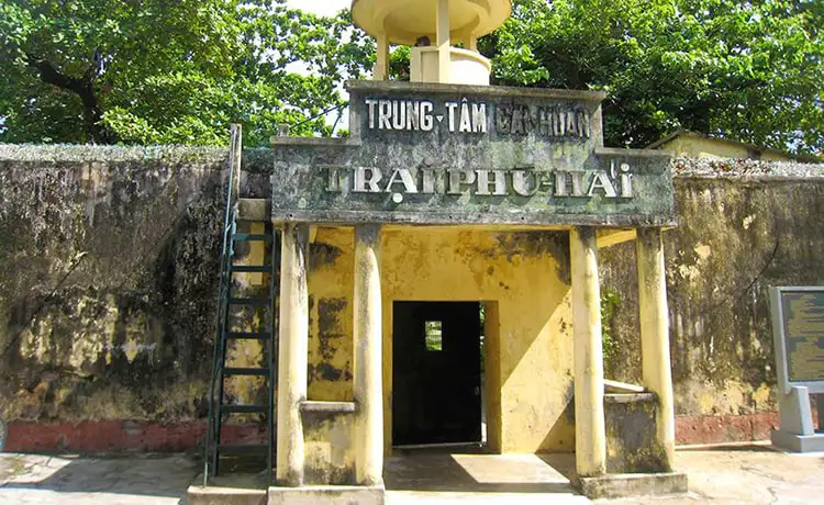 Nhà Tù Côn Đảo - Trại Phú Hải ®Hitour