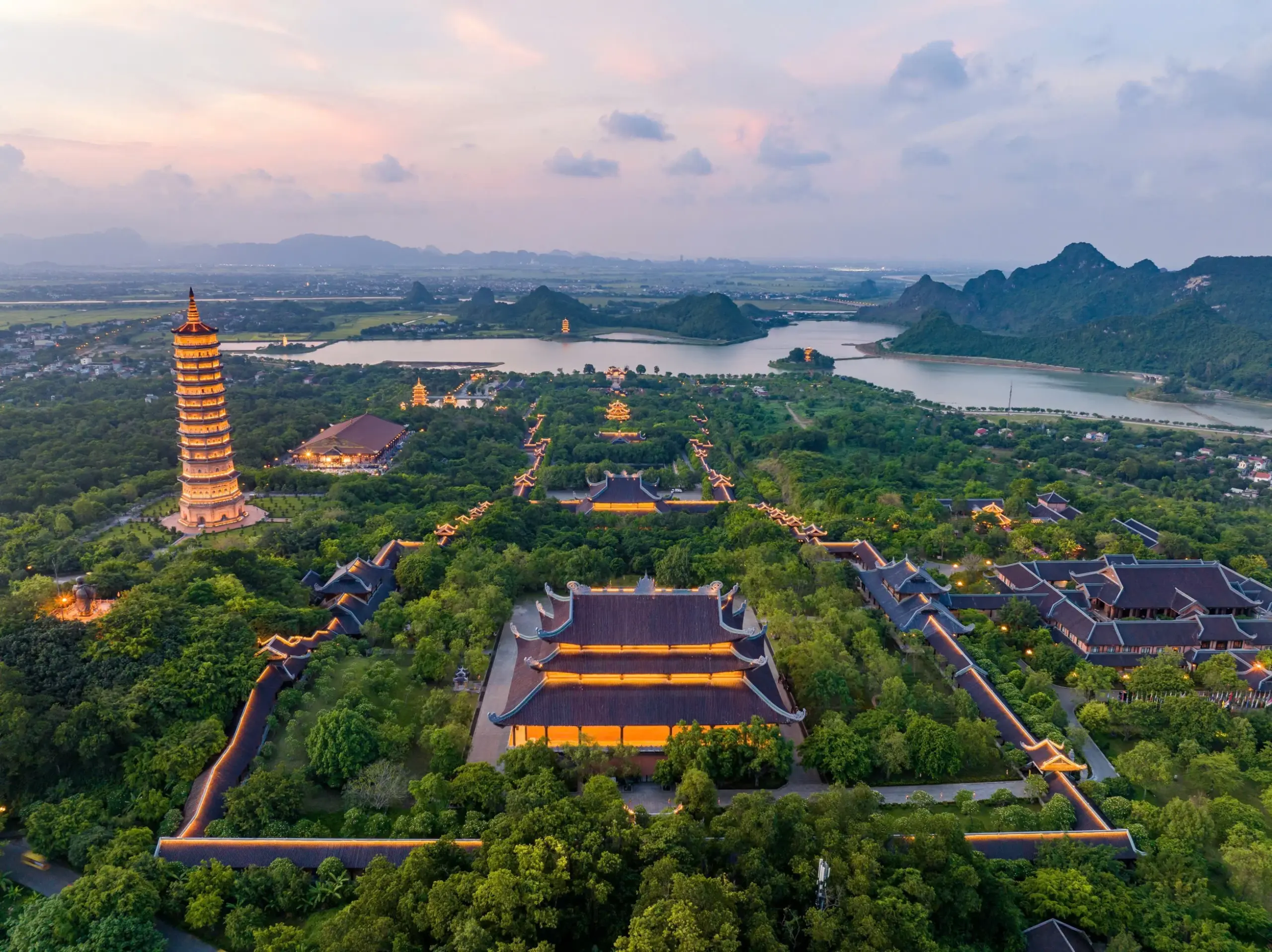 Chùa Bái Đính: Vị trí, điểm thu hút, kinh nghiệm du lịch và chọn tour