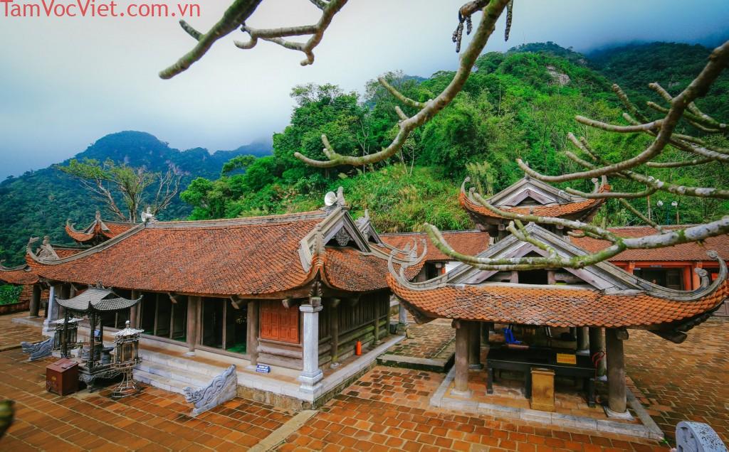 Chùa Hoa Yên: Ngôi chùa to đẹp giữa lưng chừng Yên Tử Quảng Ninh –  VinWonders
