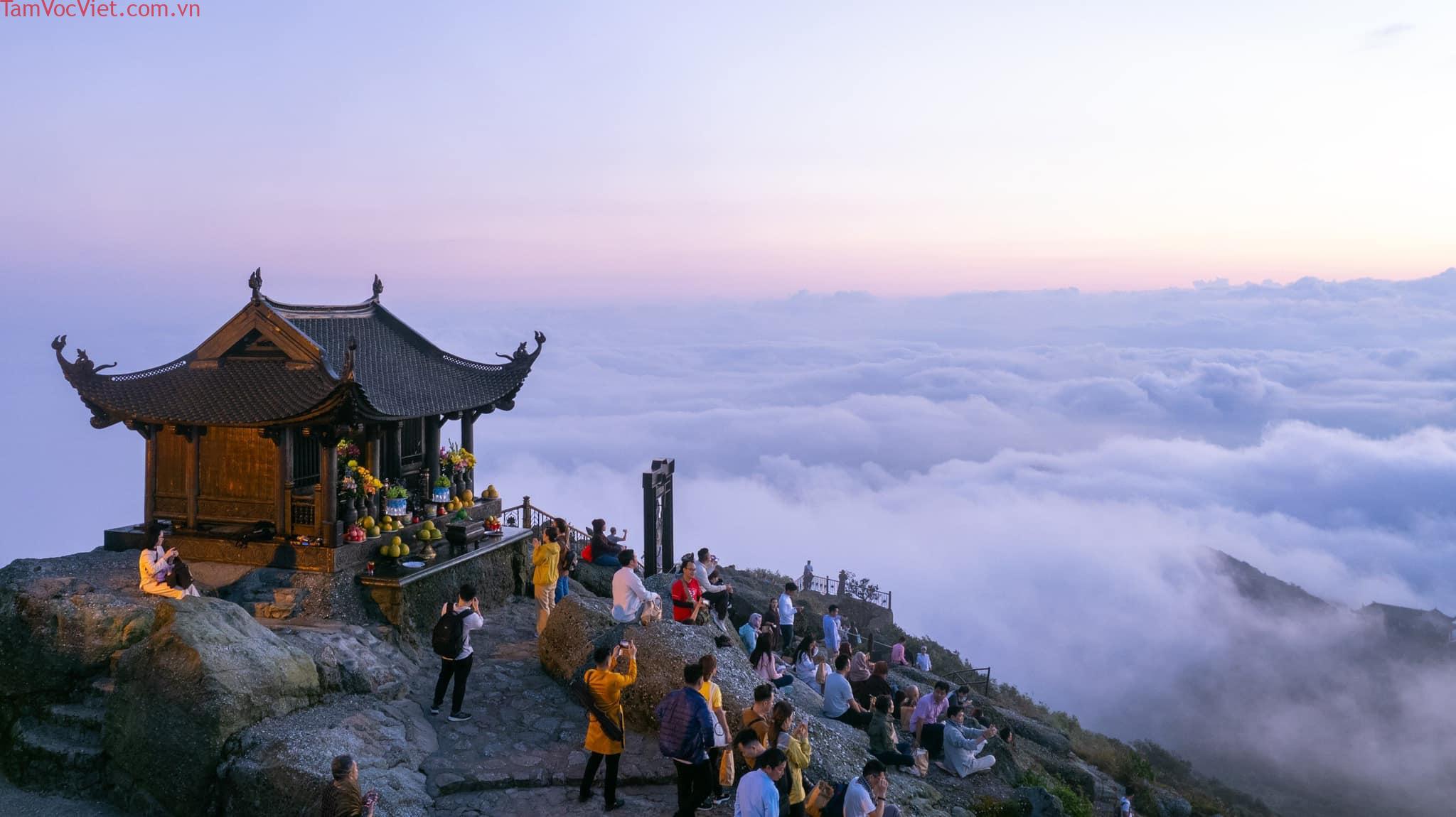 Khám phá núi Yên Tử Quảng Ninh: Chốn thiêng giữa núi rừng Đông Bắc –  VinWonders