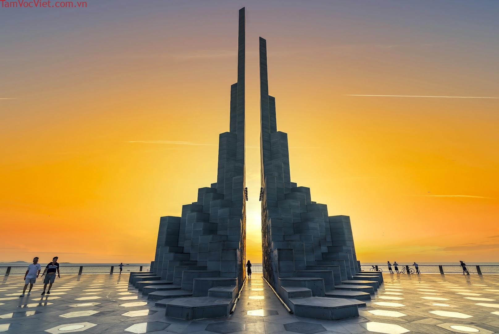 Check-in tháp Nghinh Phong ở Phú Yên về đêm | Vietjet Air