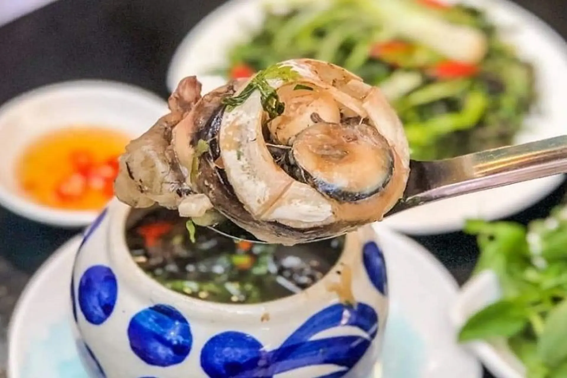 Cách làm mắt cá ngừ đại dương hầm tiêu xanh, mang đặc sản Phú Yên về