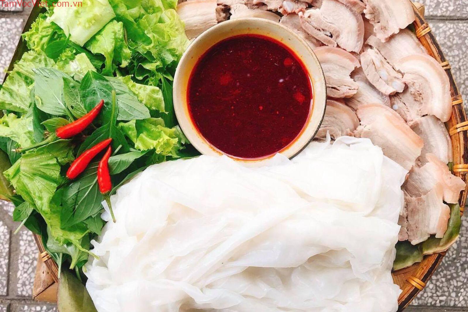 Thưởng thức bánh ướt Phương Lang – Hương vị truyền thống của người Quảng Trị