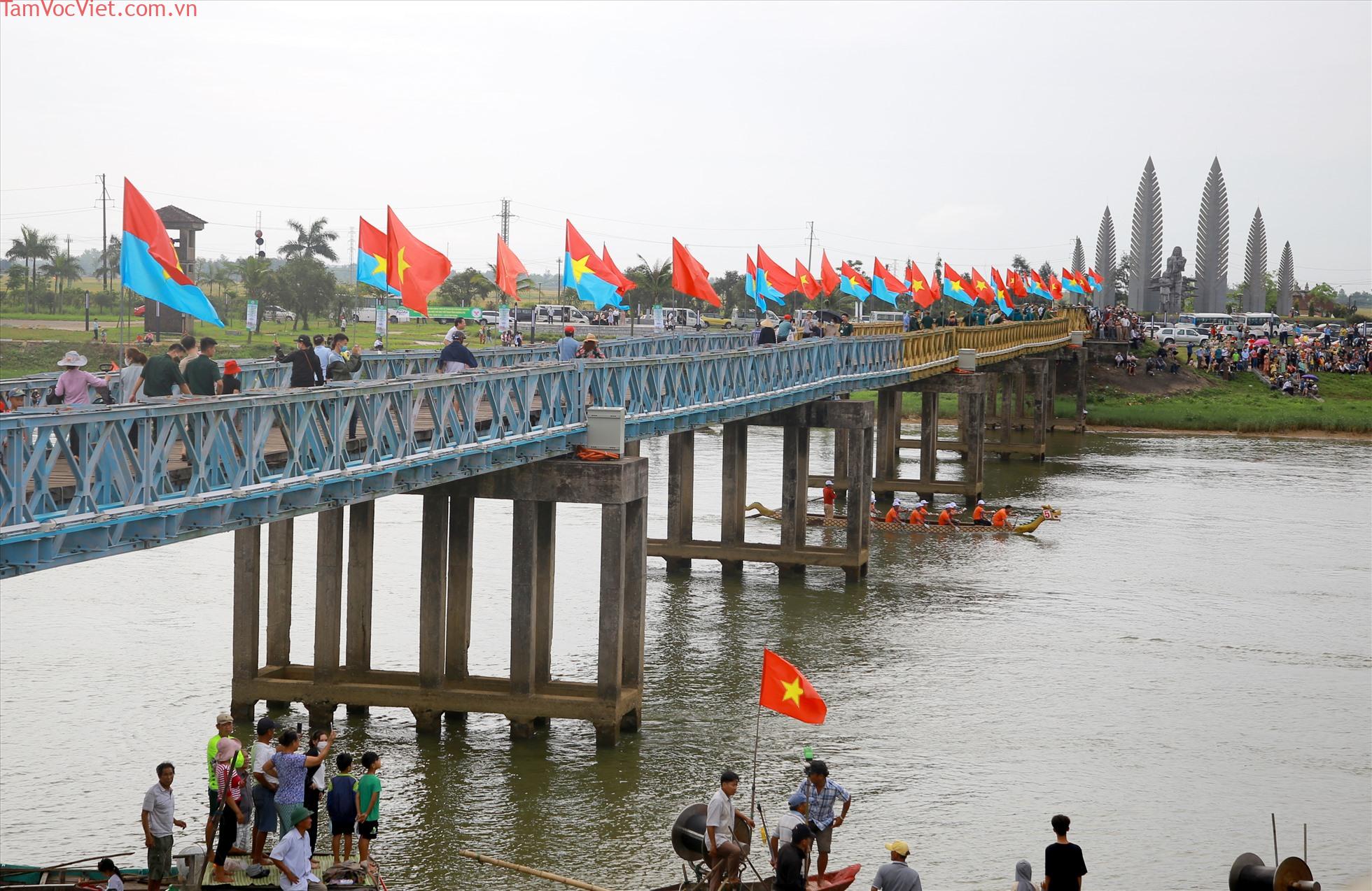 Cầu Hiền Lương lịch sử đang xuống cấp nghiêm trọng