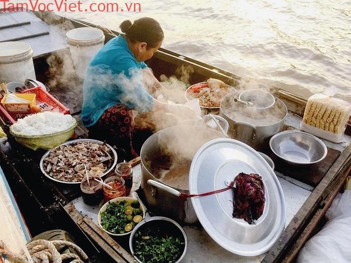 Thưởng thức ẩm thực chợ nổi Cái Răng ngon 'quên lối về'