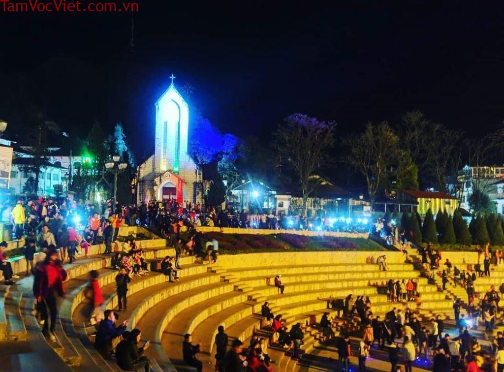 Nhà Thờ Đá và Quảng Trường Sa Pa.