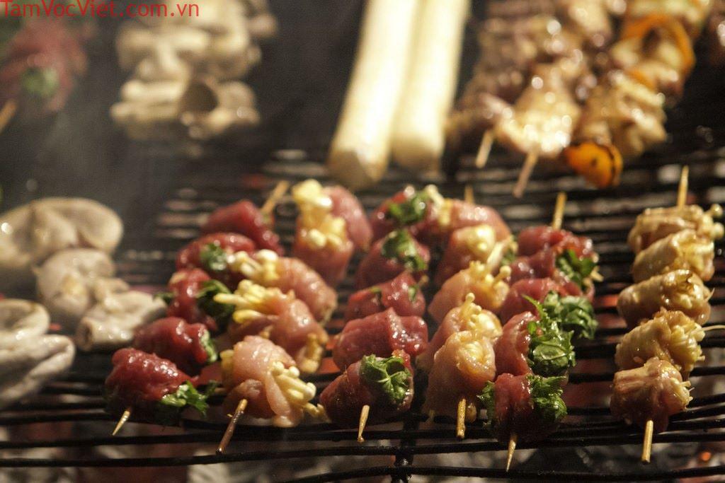 Thịt lợn bản được dùng để chế biến thành những món nướng thơm ngon.