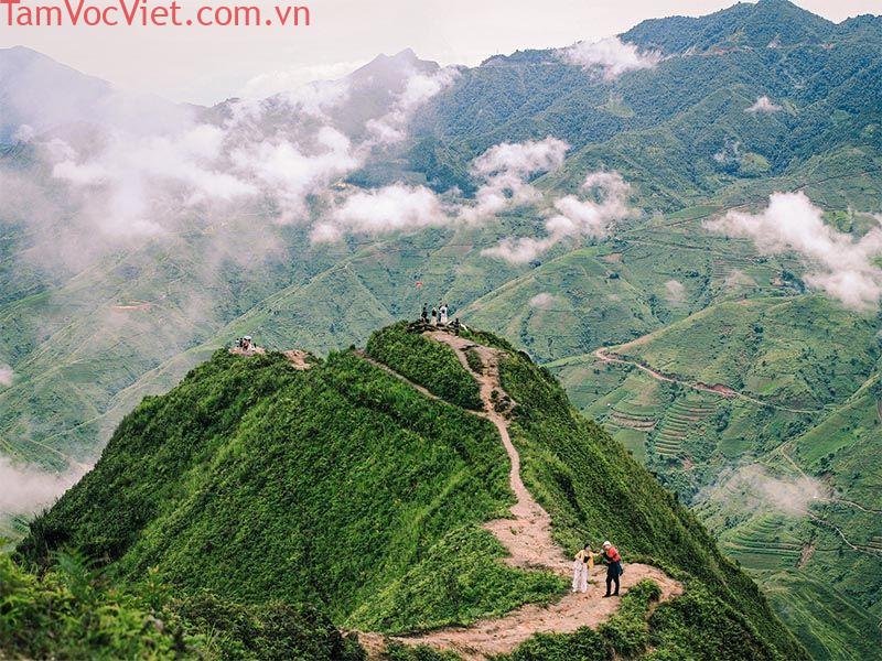 Sống lưng khủng long Tà Xùa ở đâu? Đường đi như thế nào?