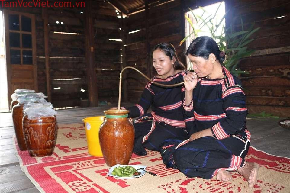 Rượu cần Tây Nguyên