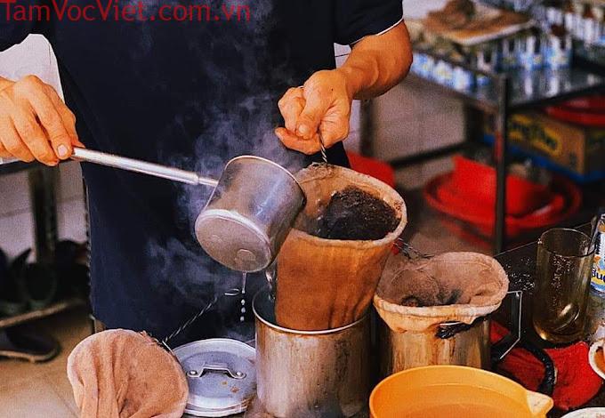 Có gì trong quán cafe vợt 73 năm nổi tiếng nhất Sài Gòn, khách kìn kìn tới xếp hàng mỗi sáng?
