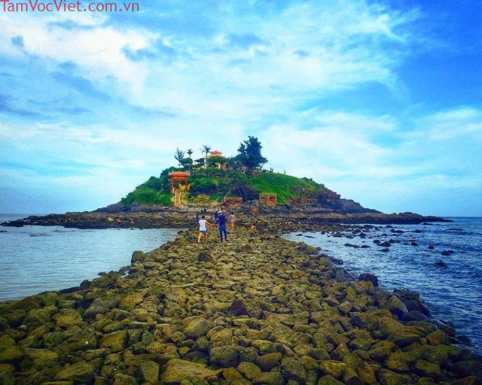 Du lịch Hòn Bà - Khám phá ngôi miếu đầy bí ẩn giữa biển Vũng Tàu