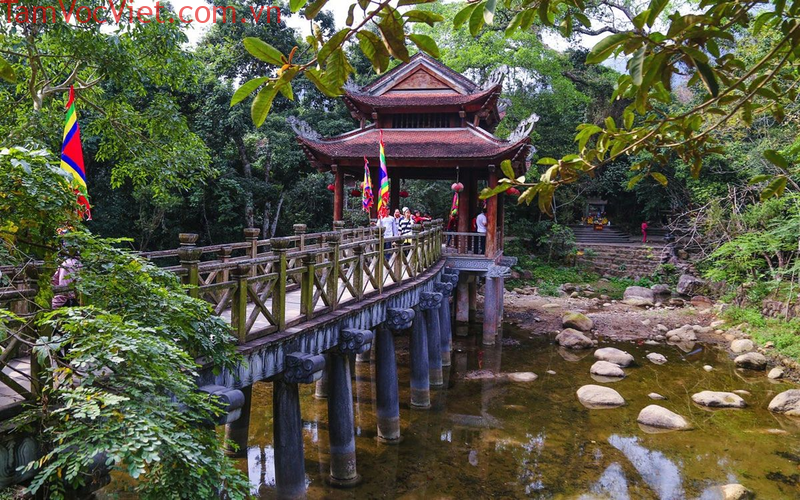 Suối Giải Oan: Giải mã bí ẩn dòng suối Yên Tử linh thiêng